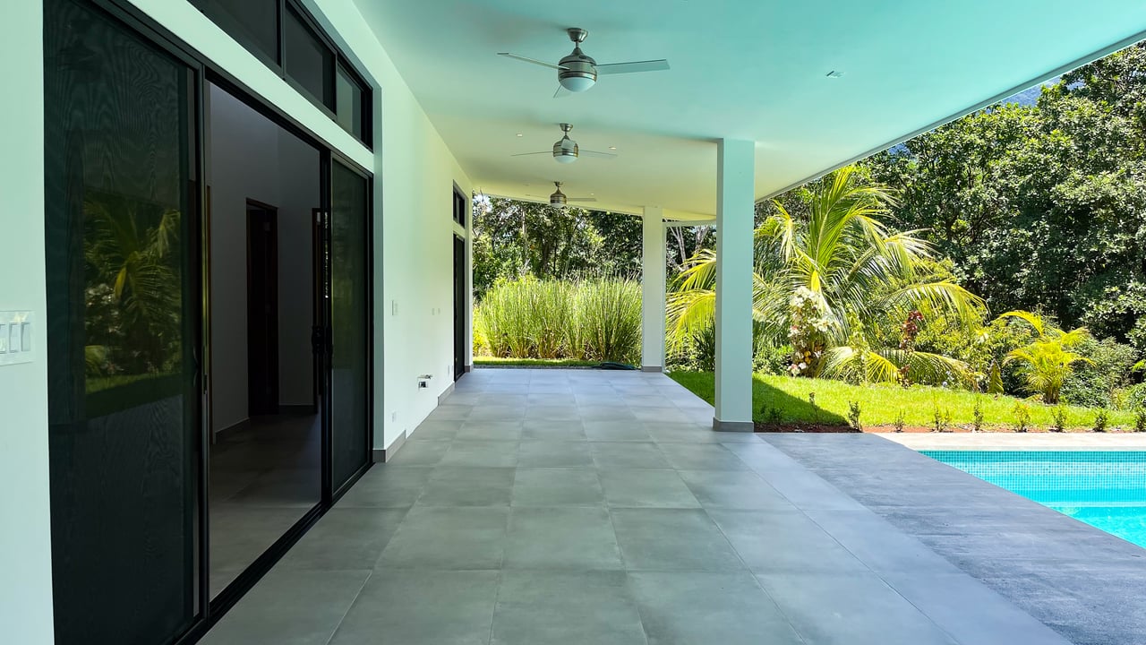 Exquisite Modern Retreat with Ocean and Mountain Views in Ojochal, Costa Rica