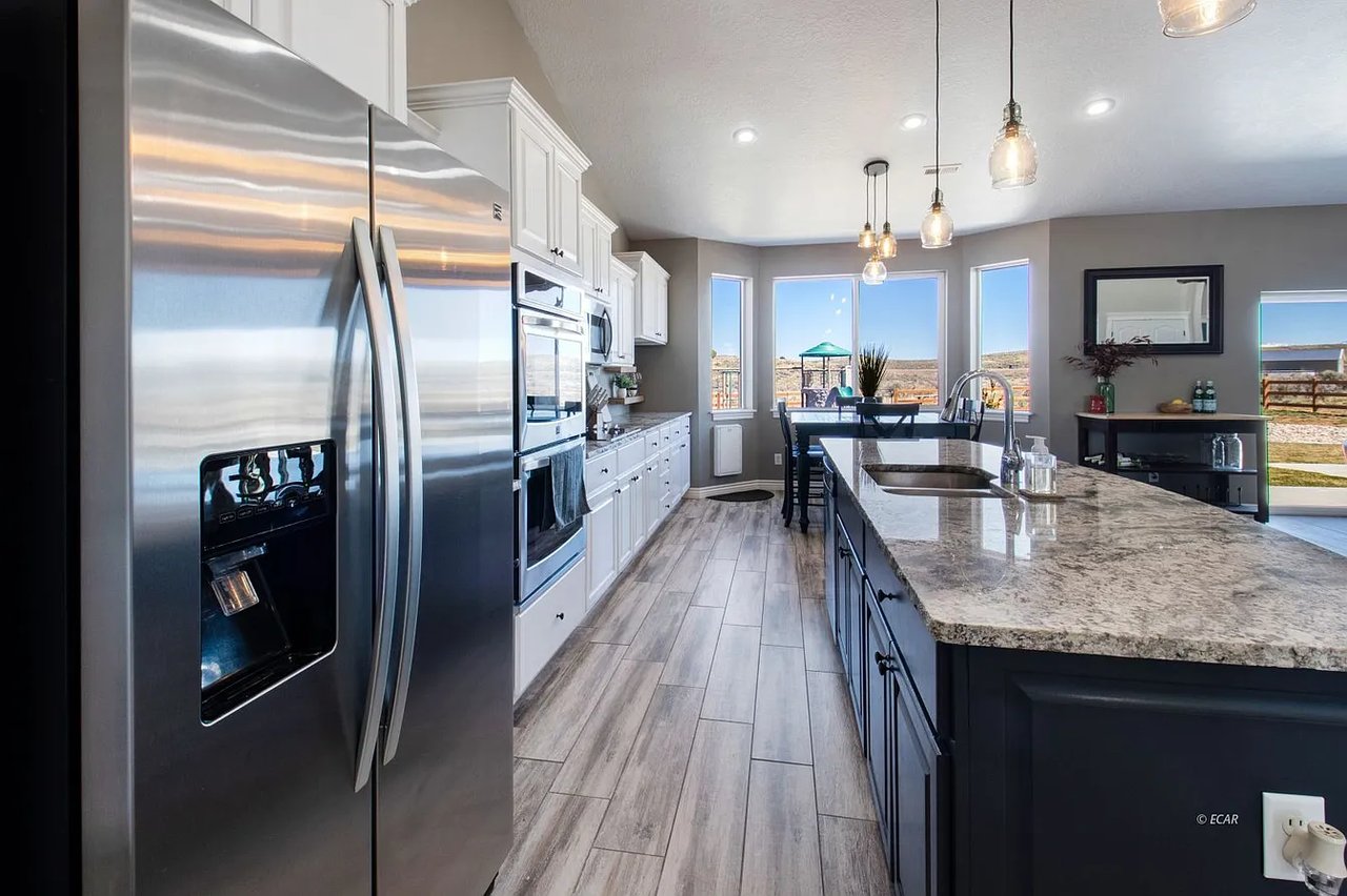 557 Thistle Dr