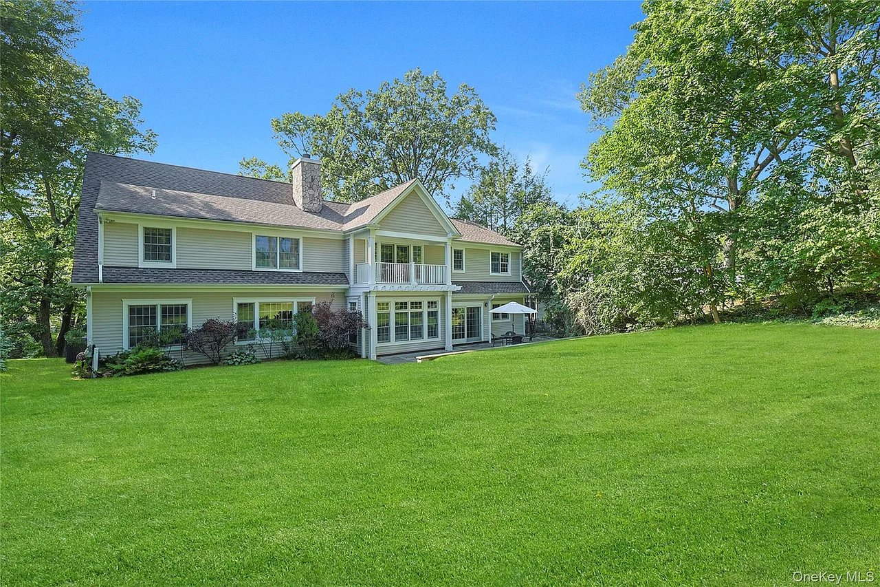 100 Fox Meadow Rd