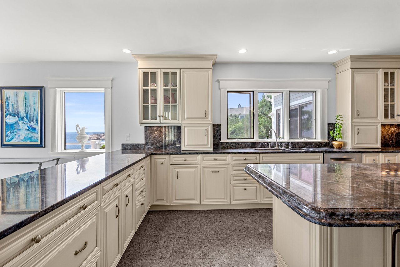 6 Naomi | Gloucester