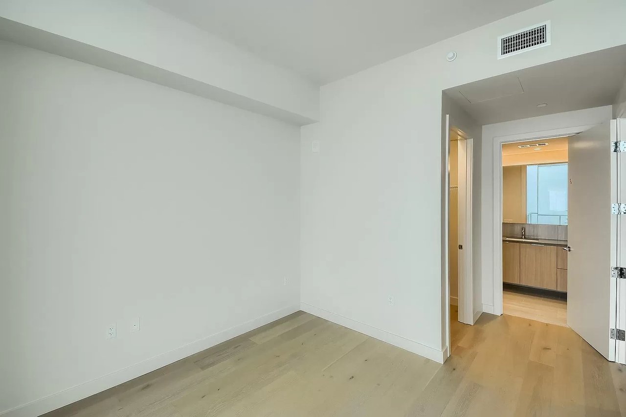 44 E Ave #3905