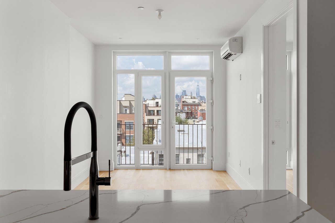 183 Mc Guinness Boulevard 1A
