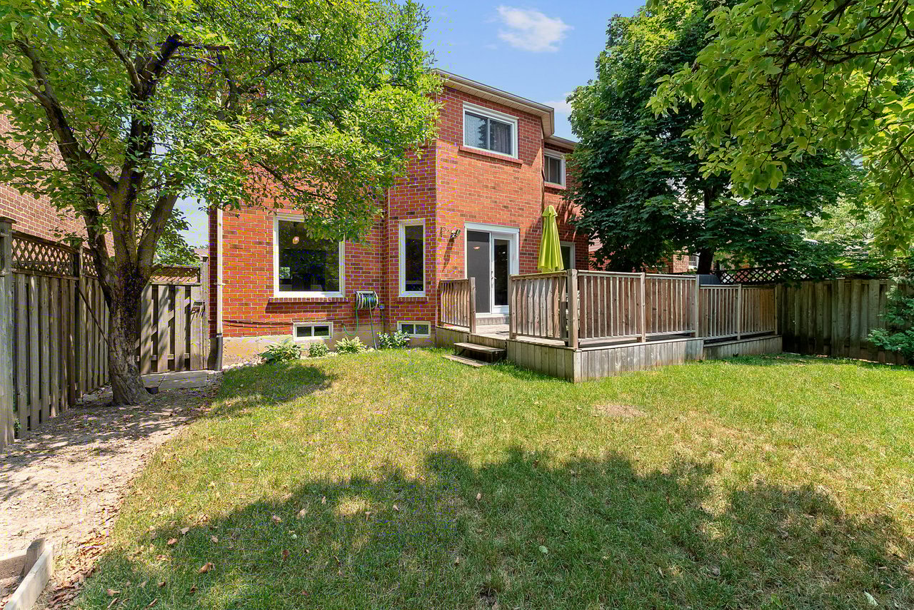 28 Thornway Ave