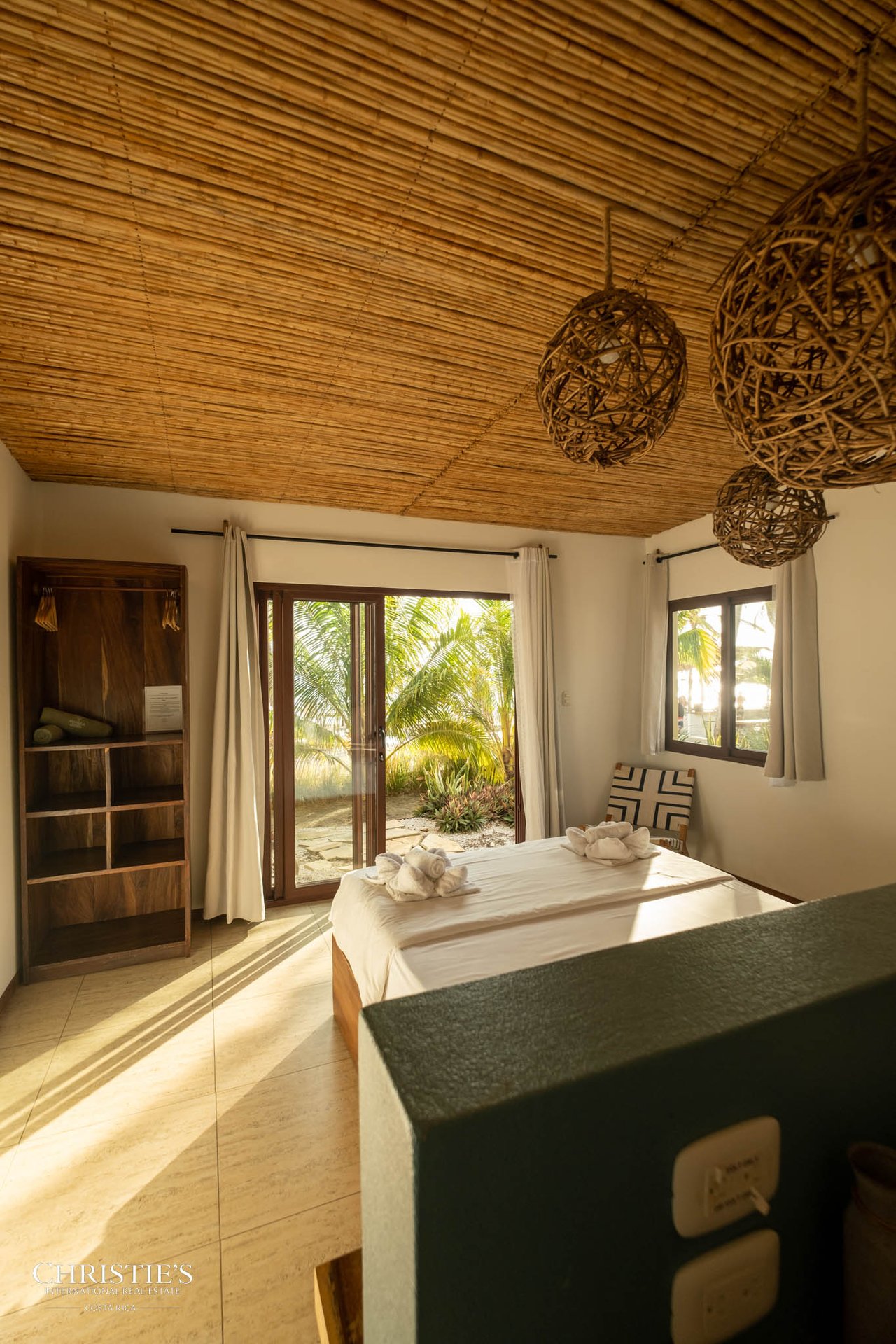 Mandla Boutique Coastal Retreat with World-Class Surf