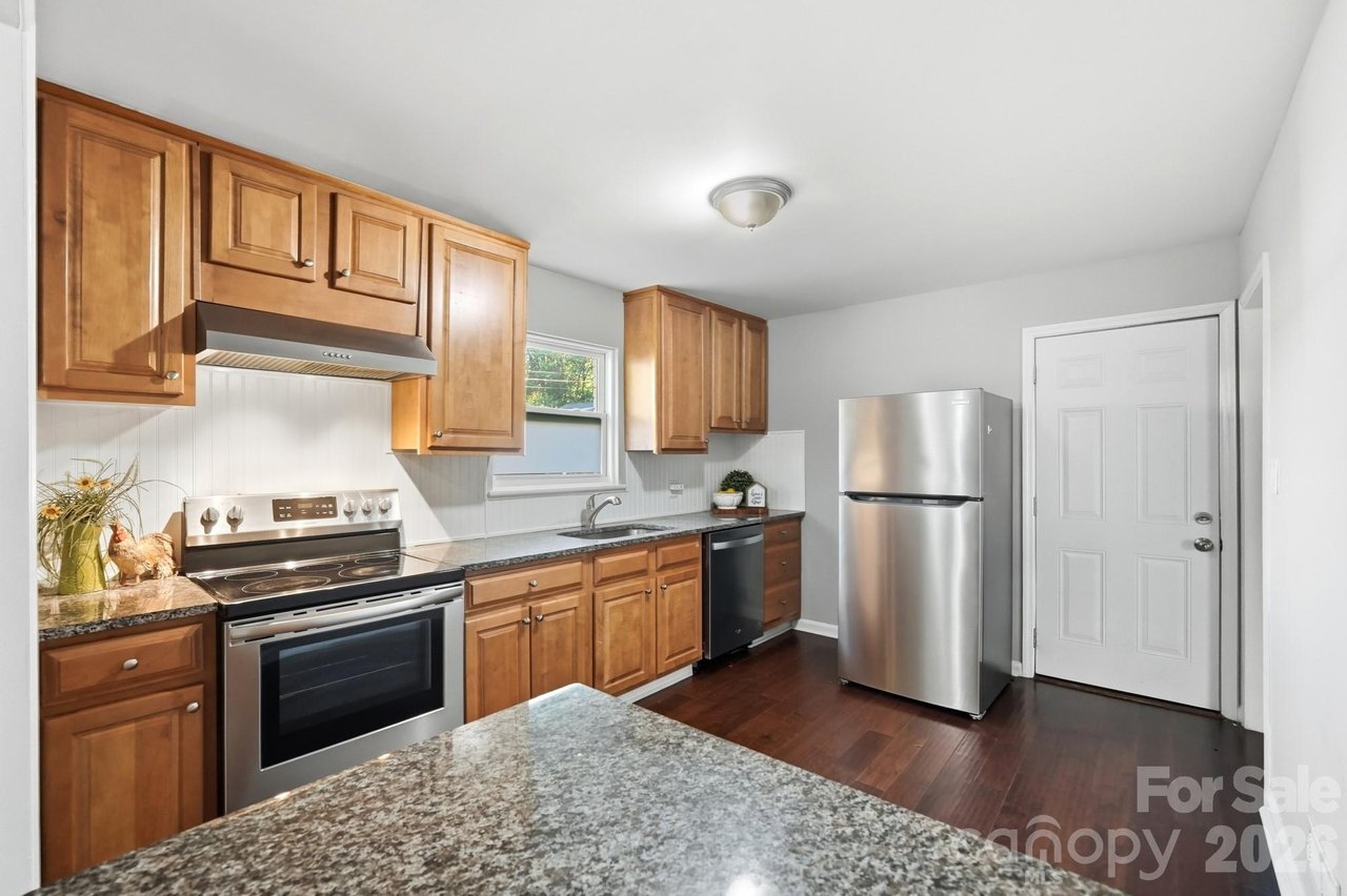 Your Gateway to Enderly Park: A Charming Brick Ranch Near Uptown