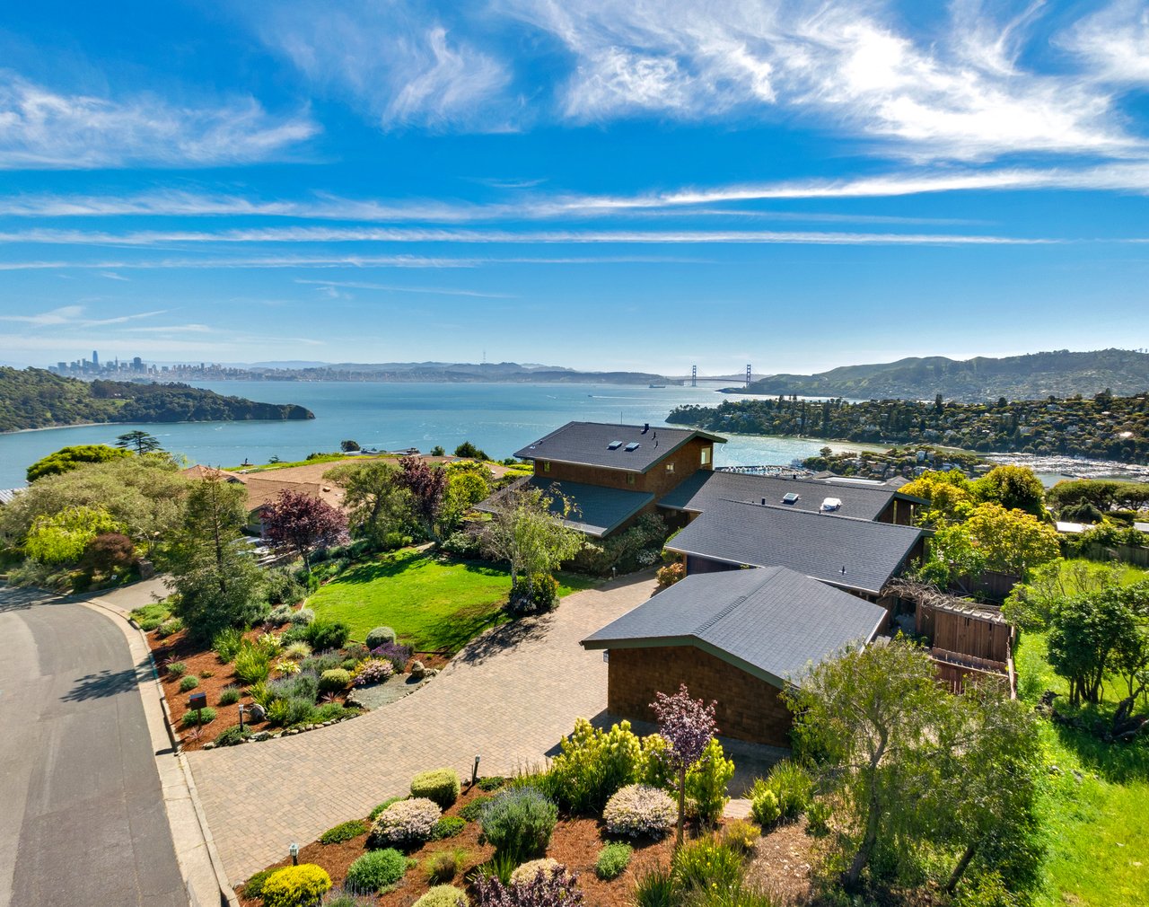 Sweeping Views of San Francisco and the Golden Gate Bridge