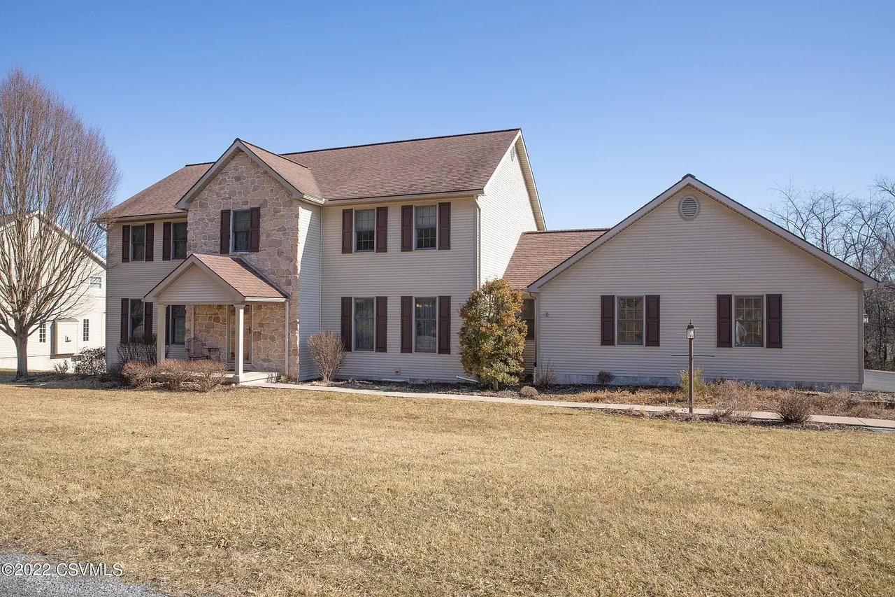 556 Equestrian Ln