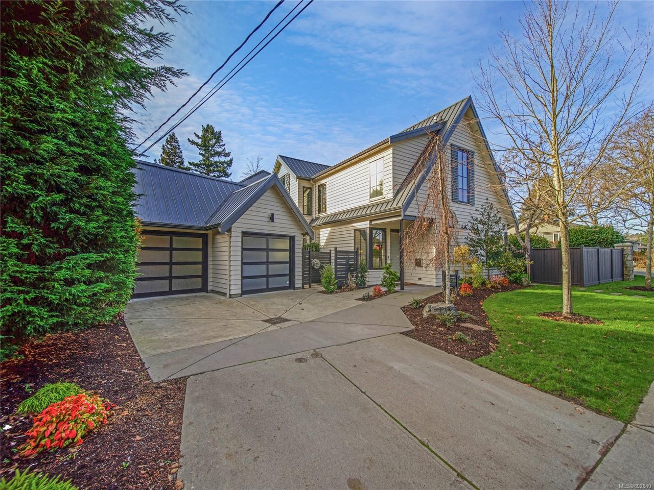 2001 Runnymede Ave