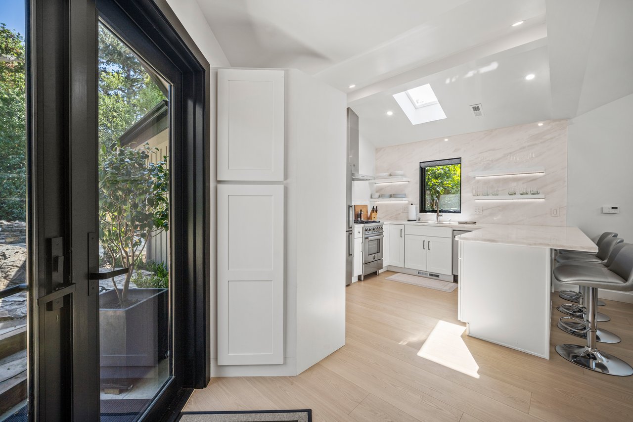 The Gosling - Downtown Carmel Getaway
