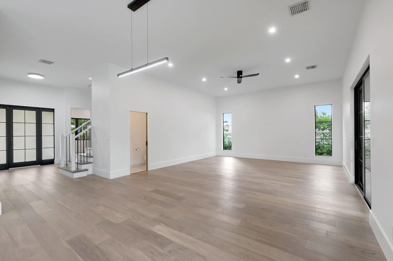 17 NW 16th St