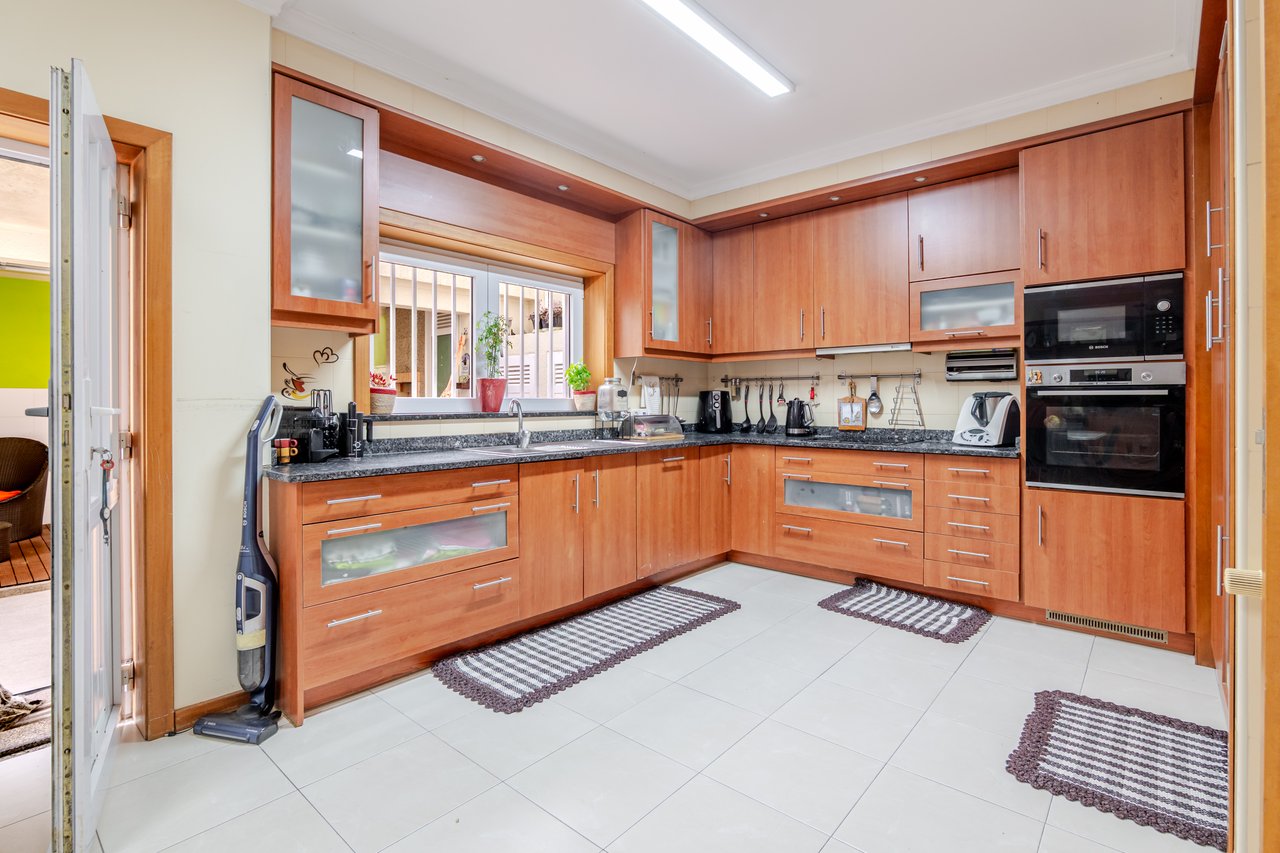 Luxury Four-bedroom Villa in Porto