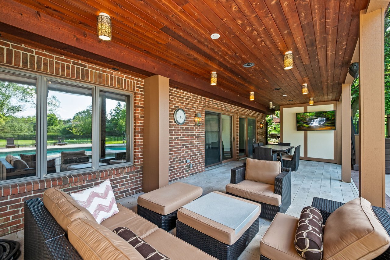 260 Woodwind Dr, Bloomfield Hills
