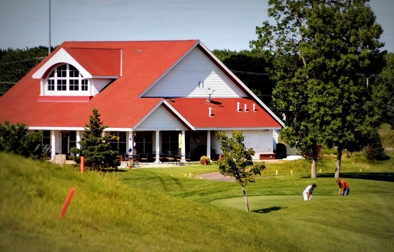 GOLF COURSE BECOMES 207 HOMES