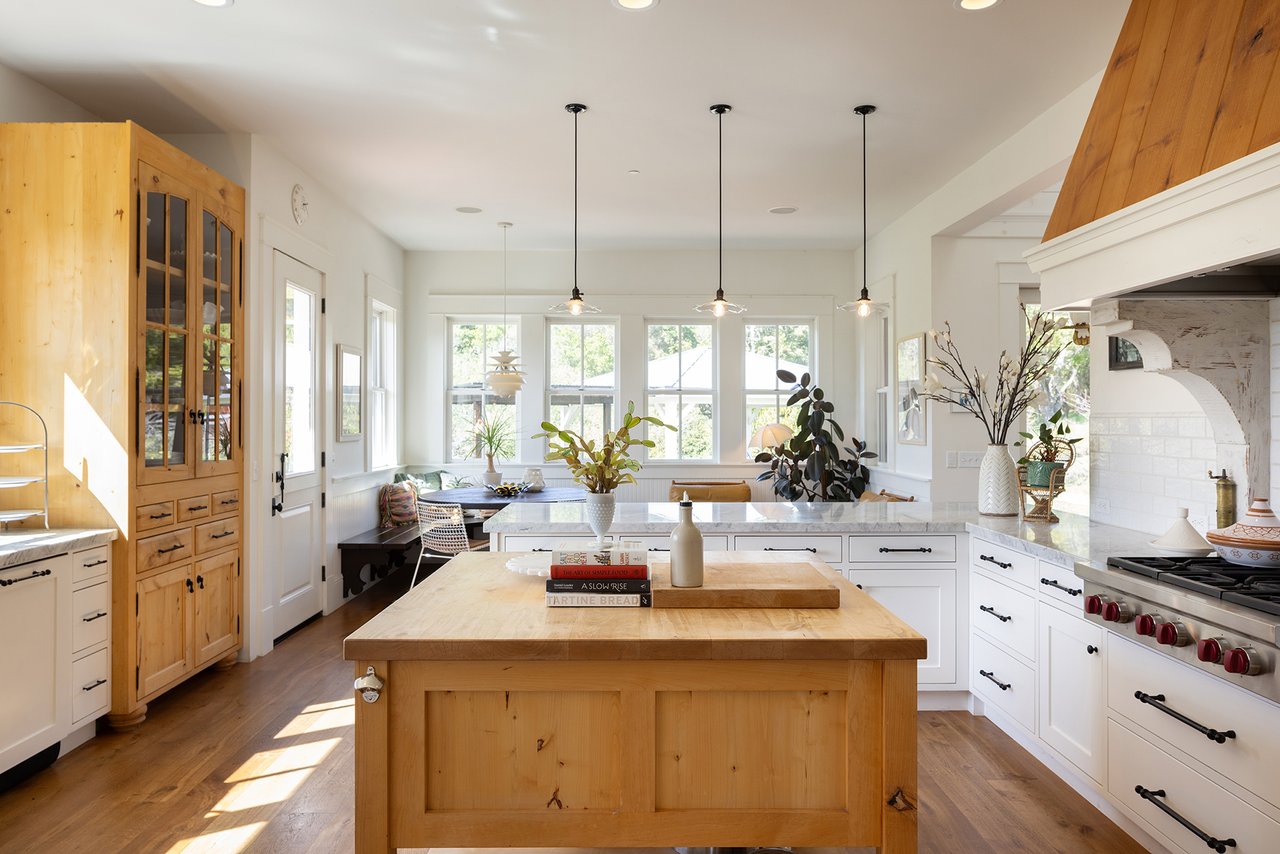 Honey Hill - 365 Race Horse Ln