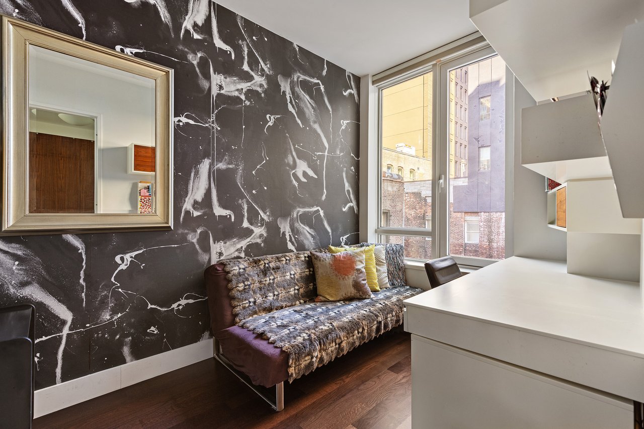Chic Corner unit in Chelsea