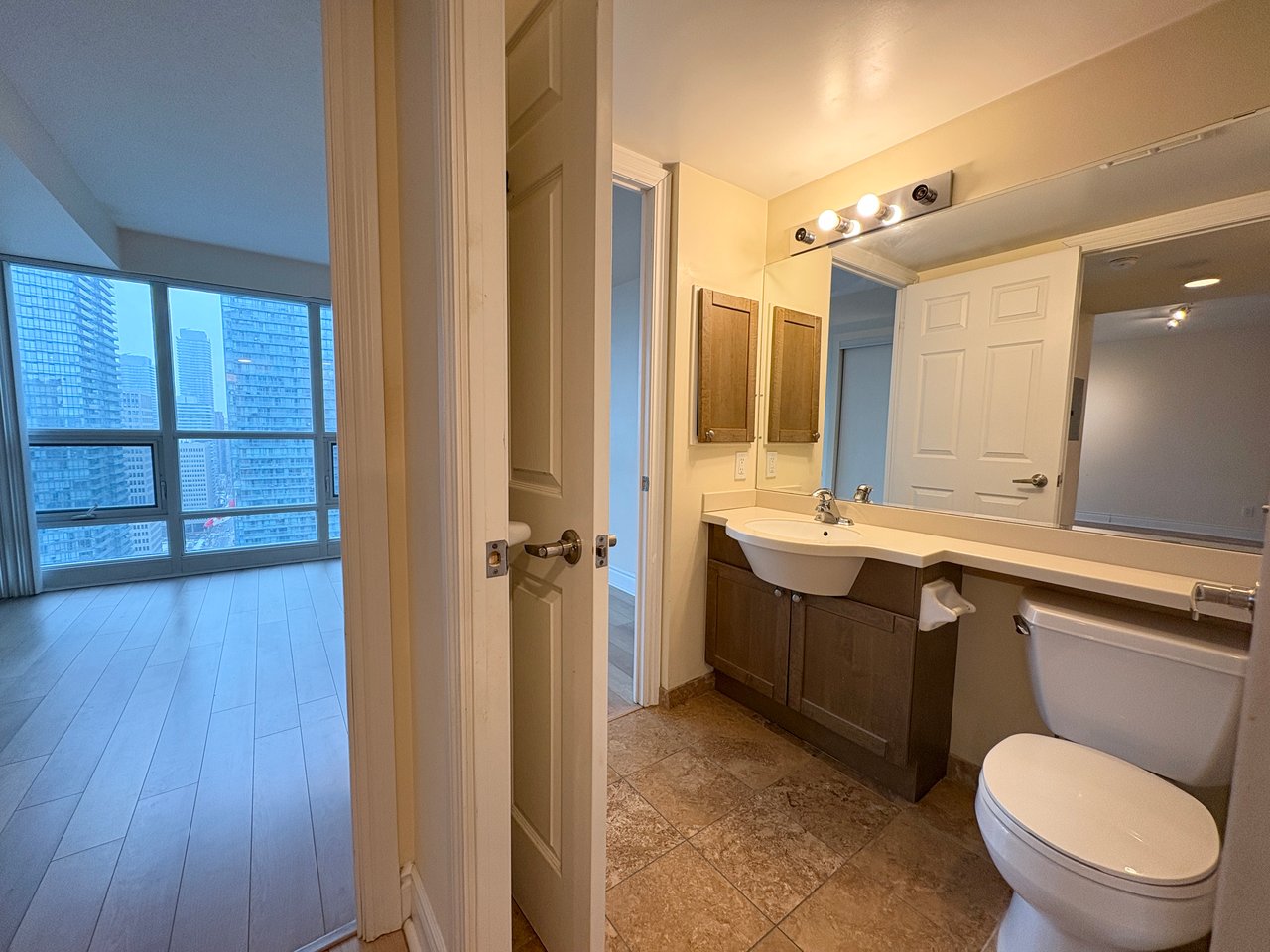 763 Bay St Unit: 3413