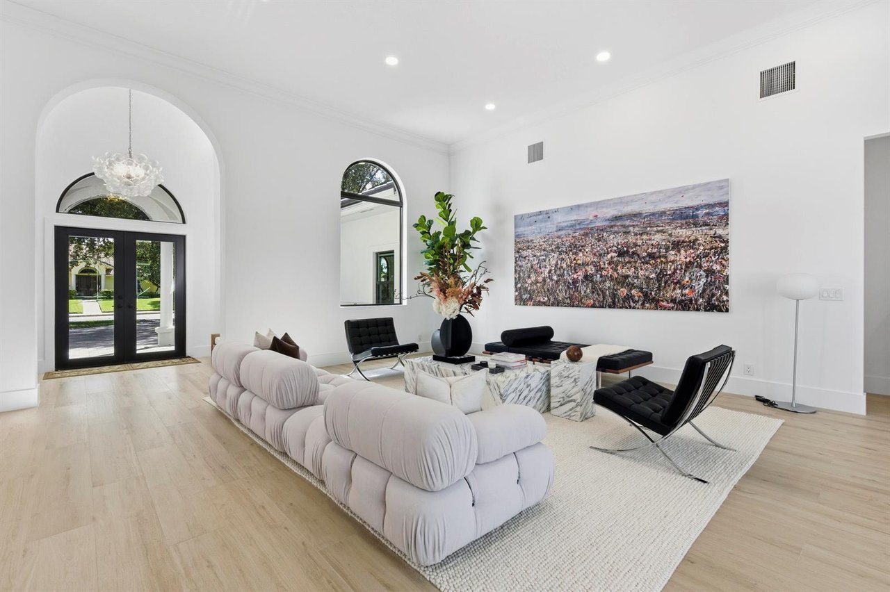 2557 Seminole Circle