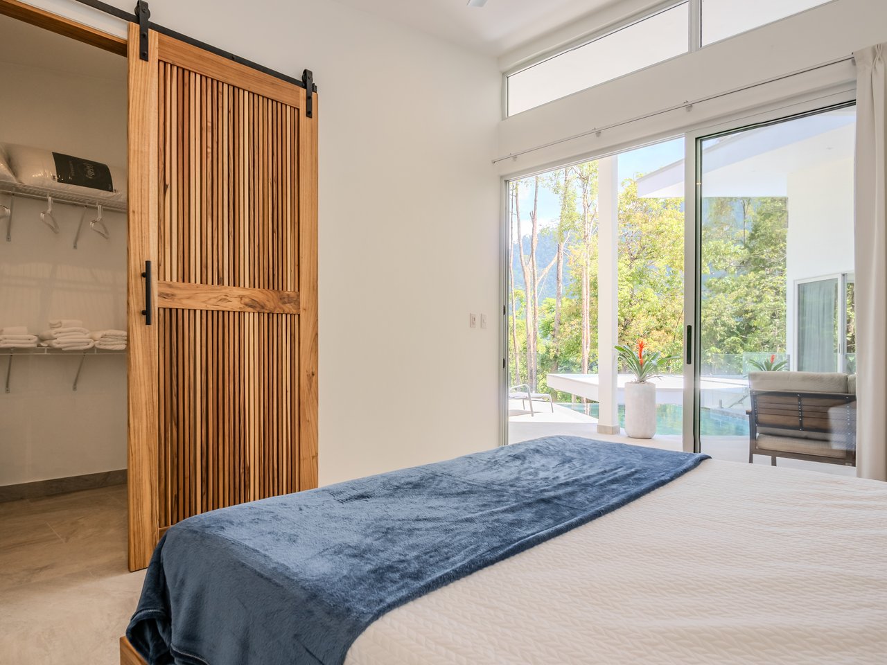 An Exclusive, Sunny Ridge-Top 4-Bed Designer House With Unforgettable Mountain & Jungle Views