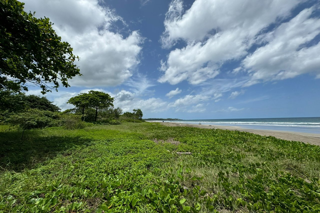 One of a kind Beach Front Parcel in Junquillal Junquillal,
