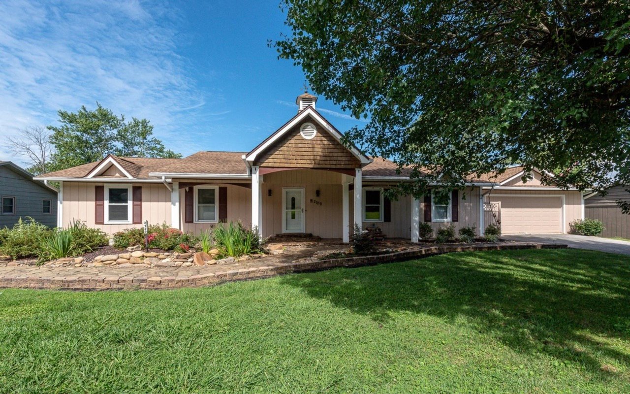 2129 Chesterfield Dr