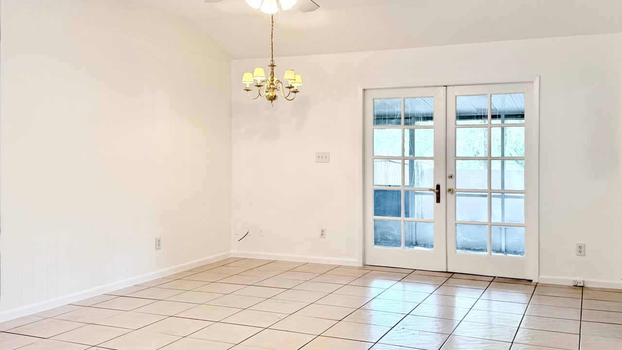 Casselberry Three-Bedroom, Two-Bathroom Duplex Unit with Private Yard