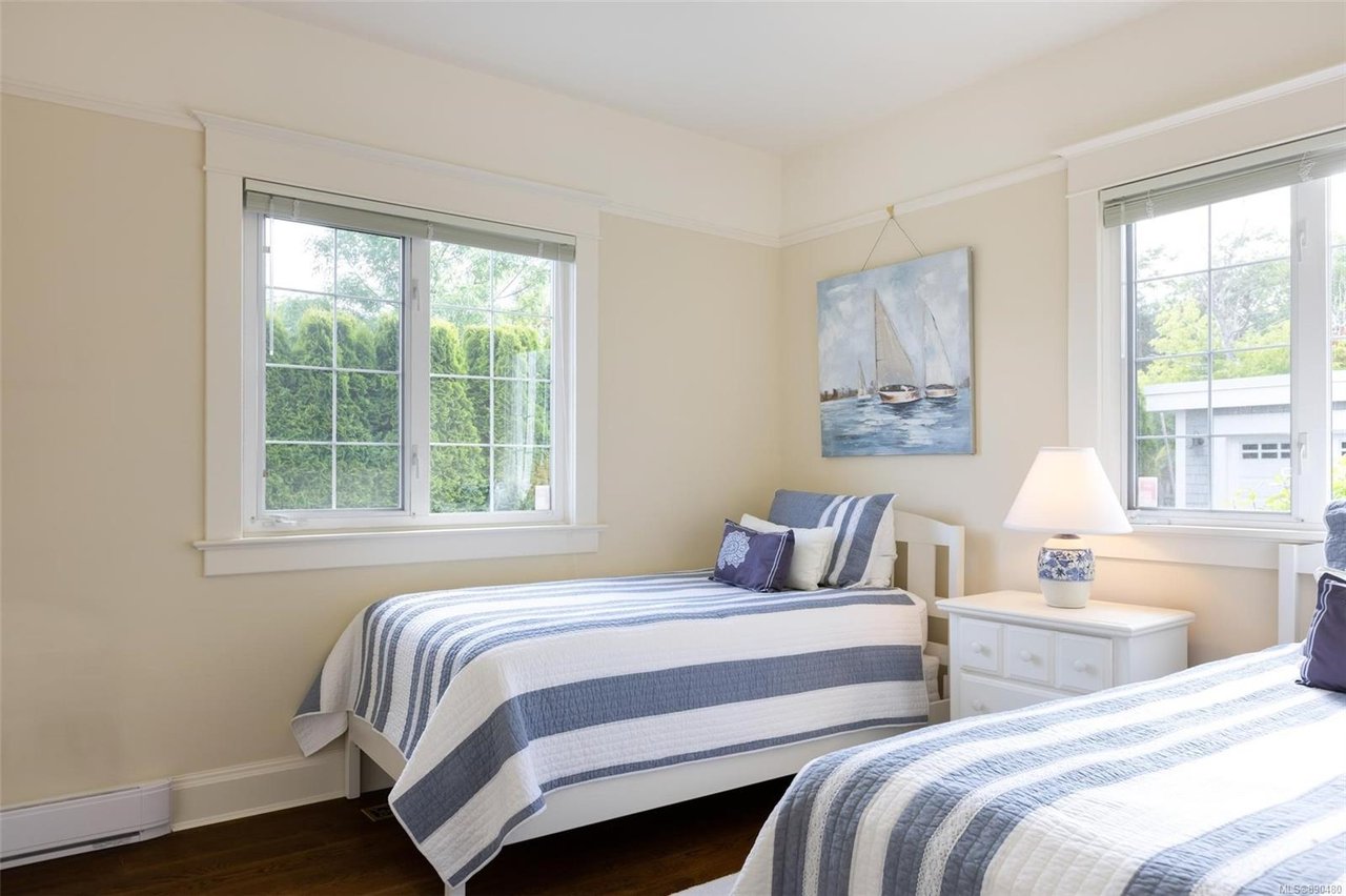 2422 Esplanade Rd