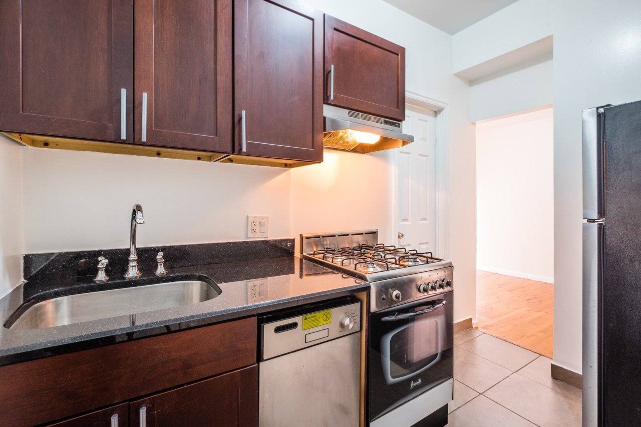 339 East 12th Street Unit: 28