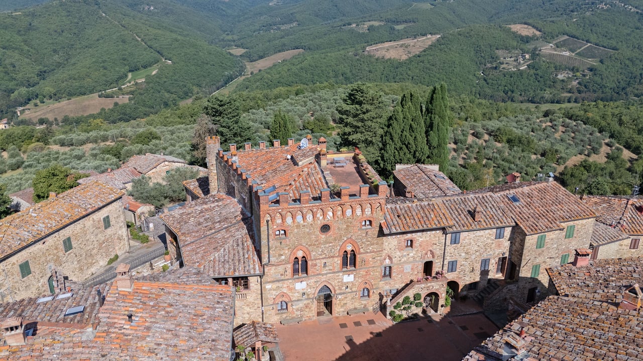 CASTELLO DEGLI STENDARDI