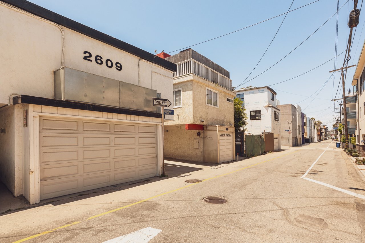 2609 Ocean Front Walk, Venice