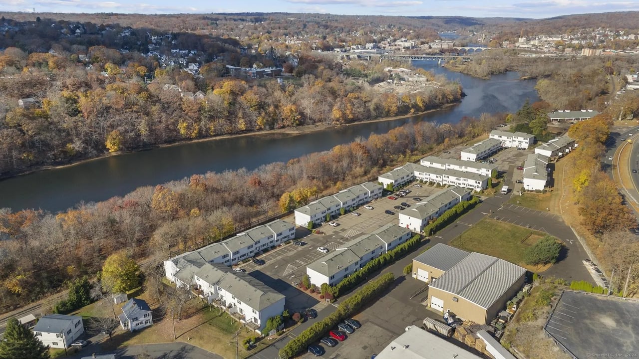 46 Commodore Commons 46