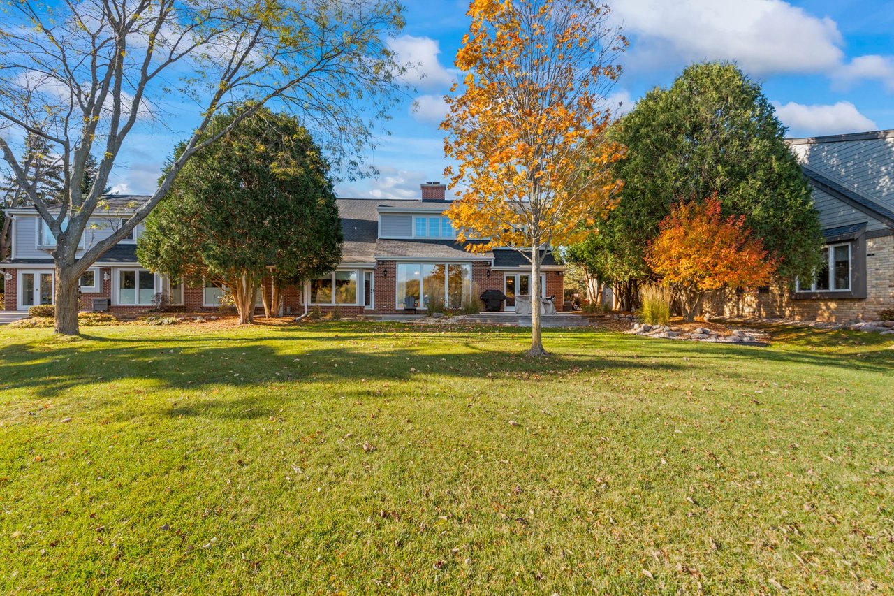 2611 W Lake Vista Ct