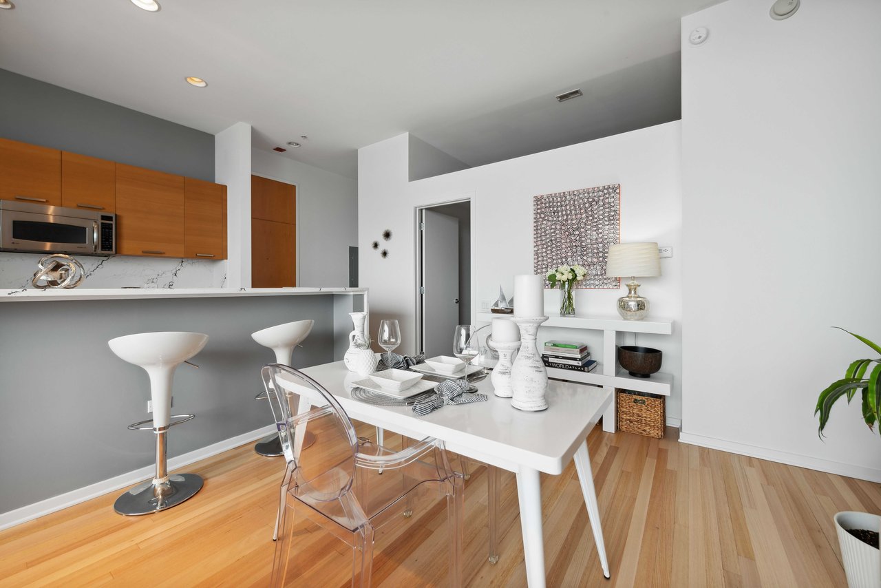 500 W Superior Street Unit: #2201
