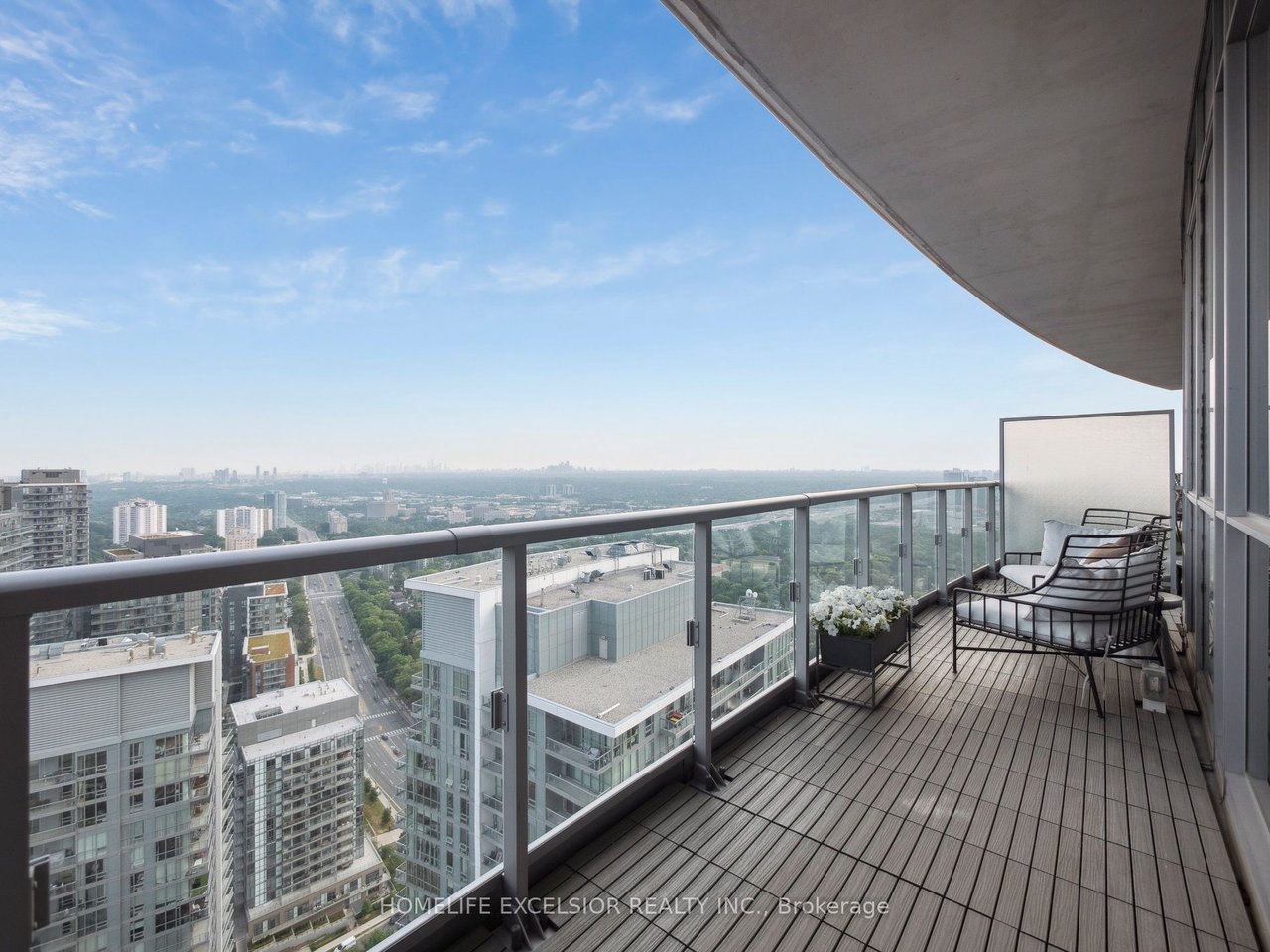 PENTHOUSE IN EMERALD CITY 
