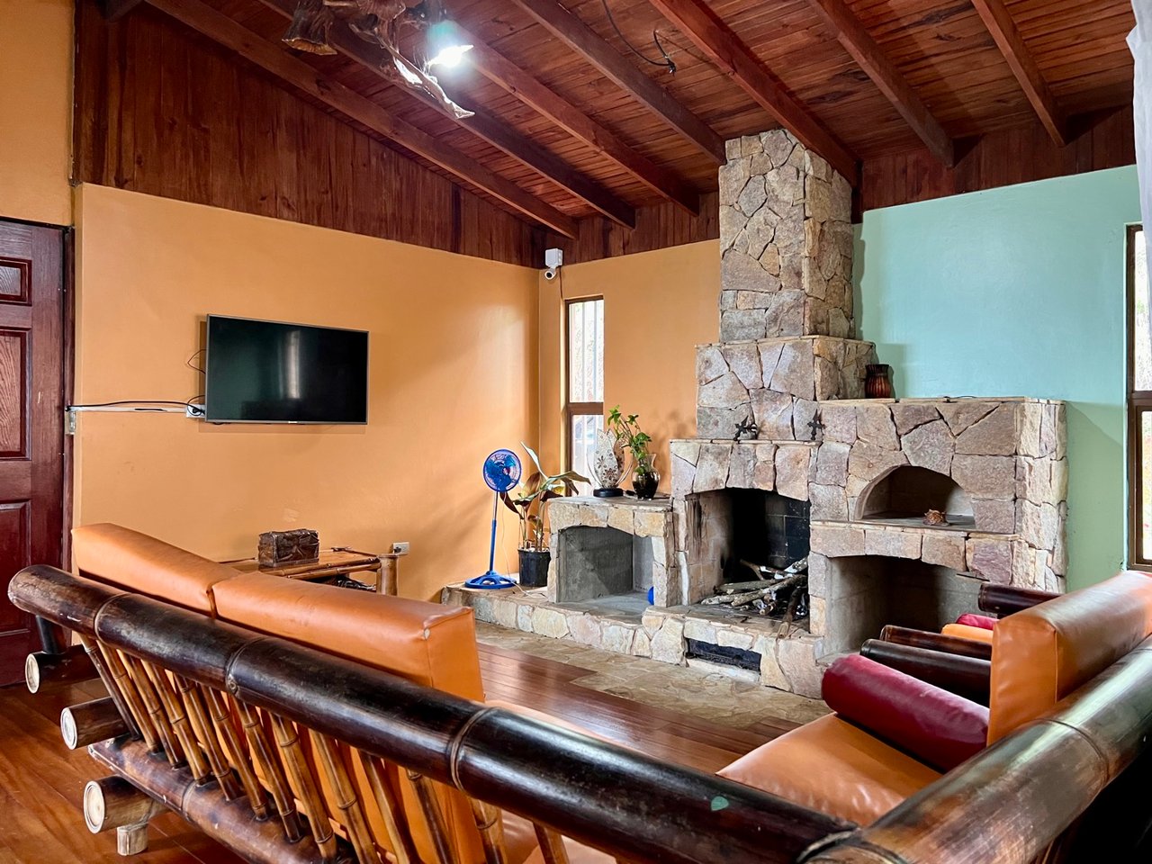 Strategically Located Property with Panoramic Views and Development Potential in Tinamastes