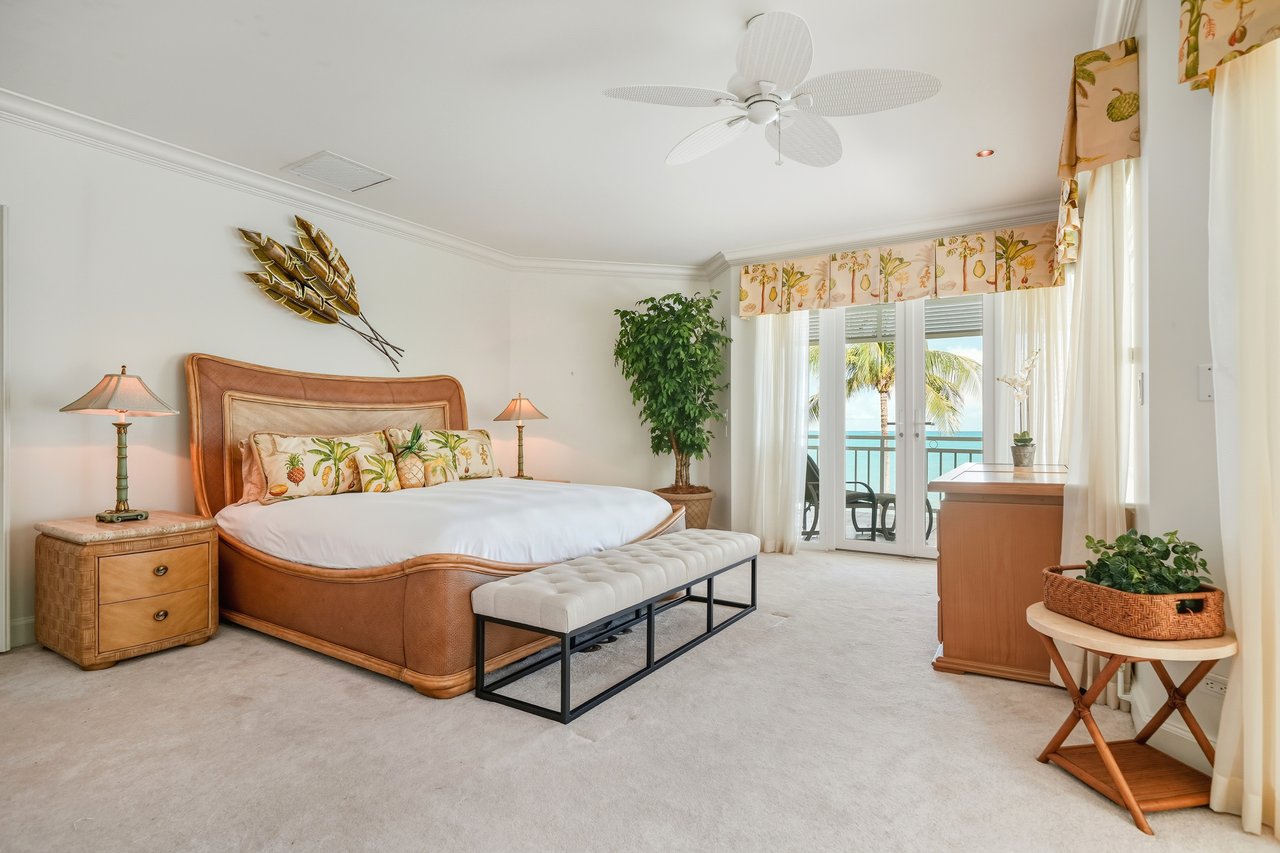 207 Beach Manor, Bayroc