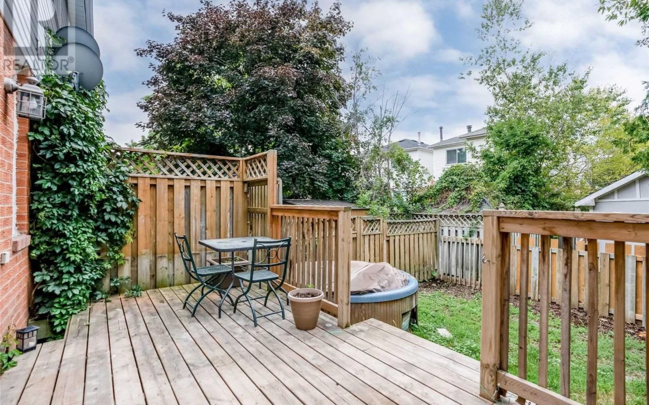 66 Potter Cres