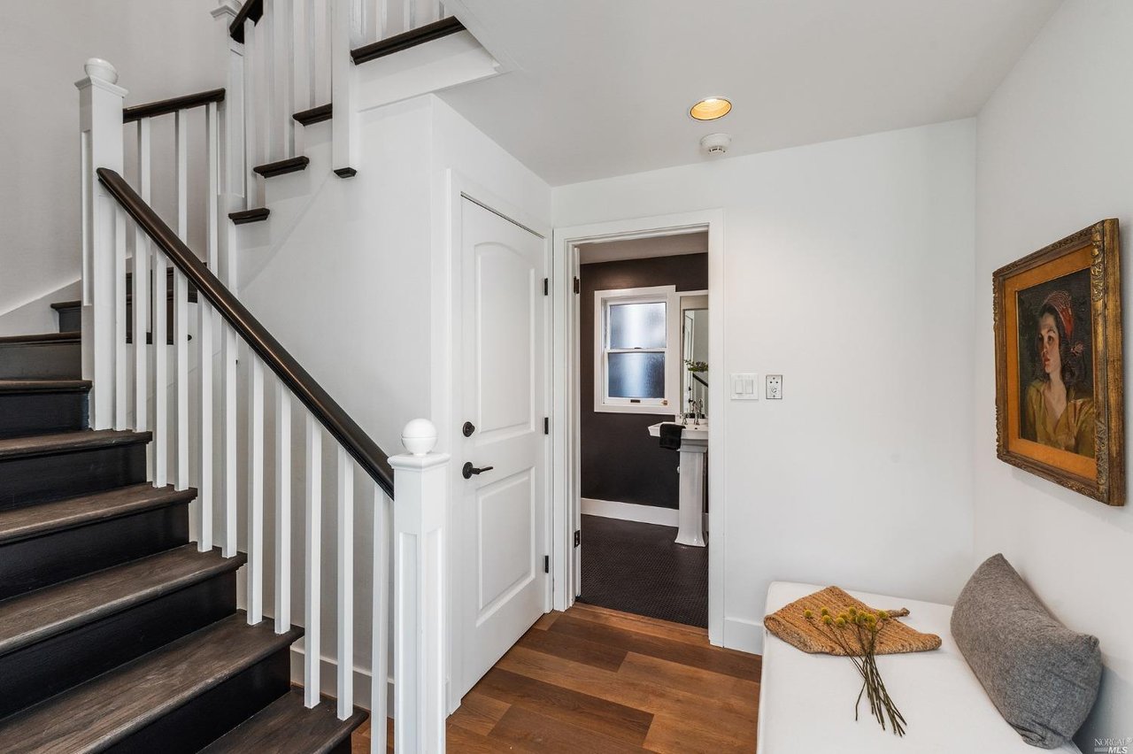 301 4th St