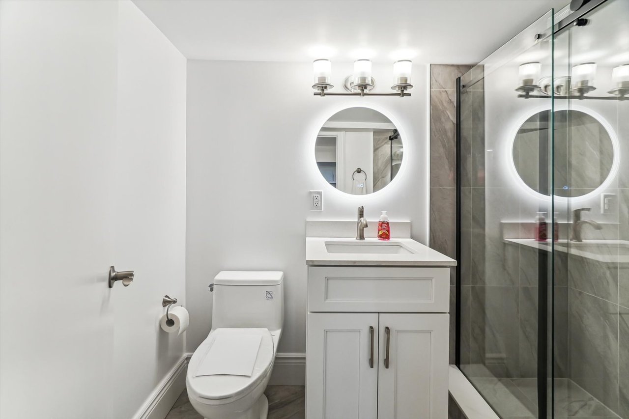 290 Bathurst St