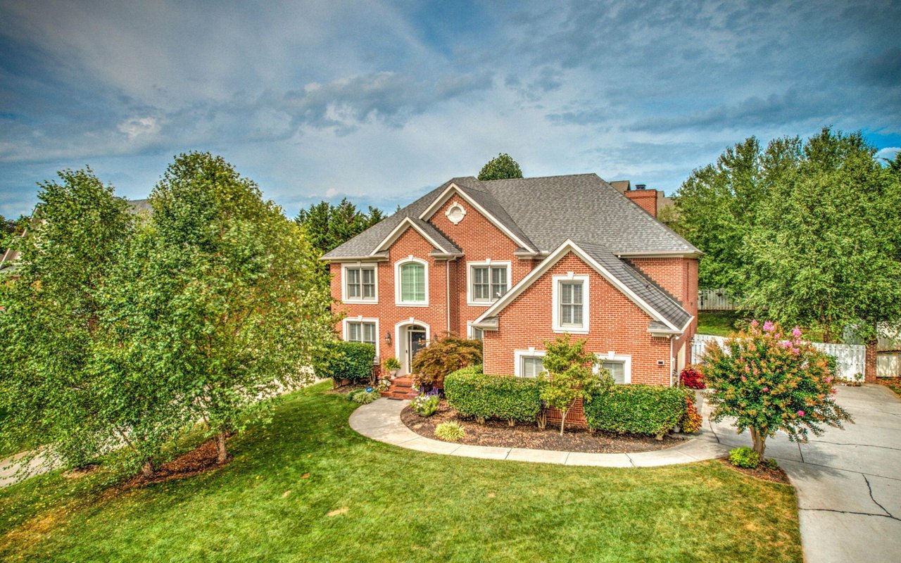 Wallace Luxury Spotlight | 9113 Hailes Abbey Lane Knoxville, TN 37922