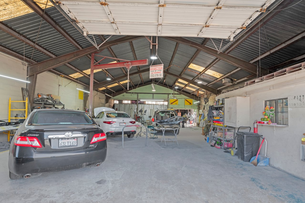 3,147 SF Auto Body Owner User Opportunity