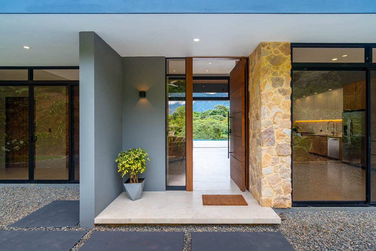 Ojochal Modern Jungle Home with Infinity Pool & Mountain Views