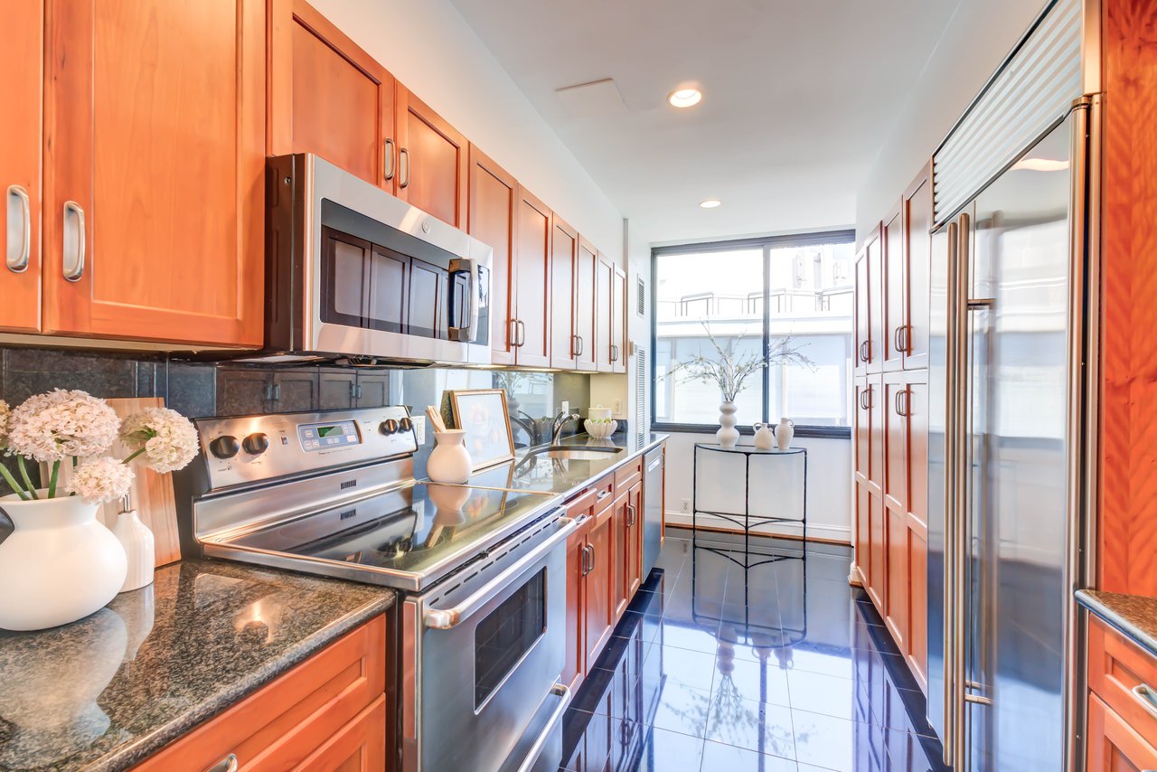 Watergate West Penthouse Seven