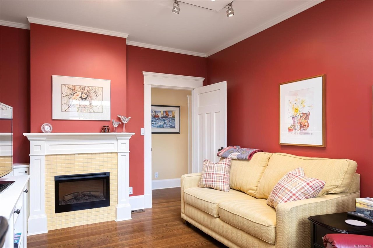 2422 Esplanade Rd