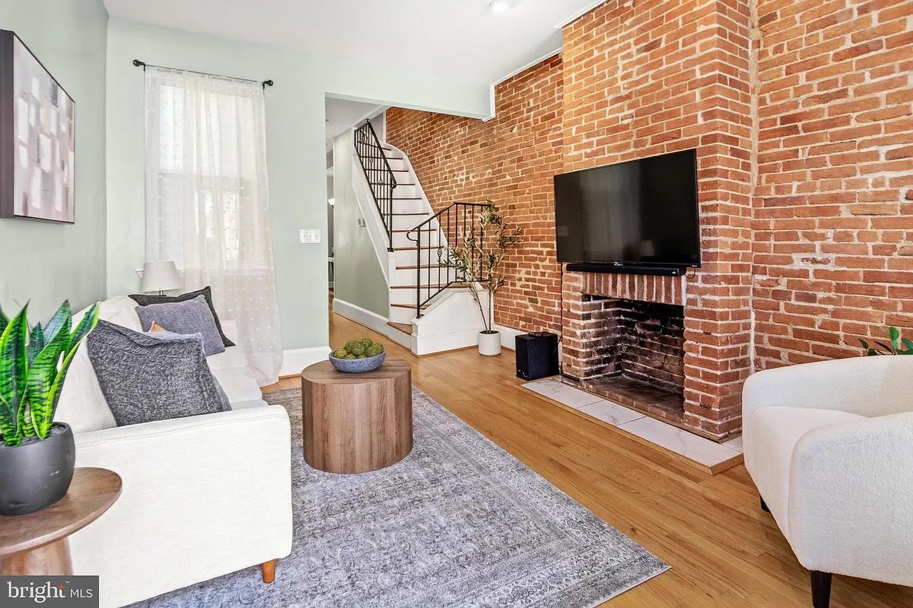 21 E Fort St
