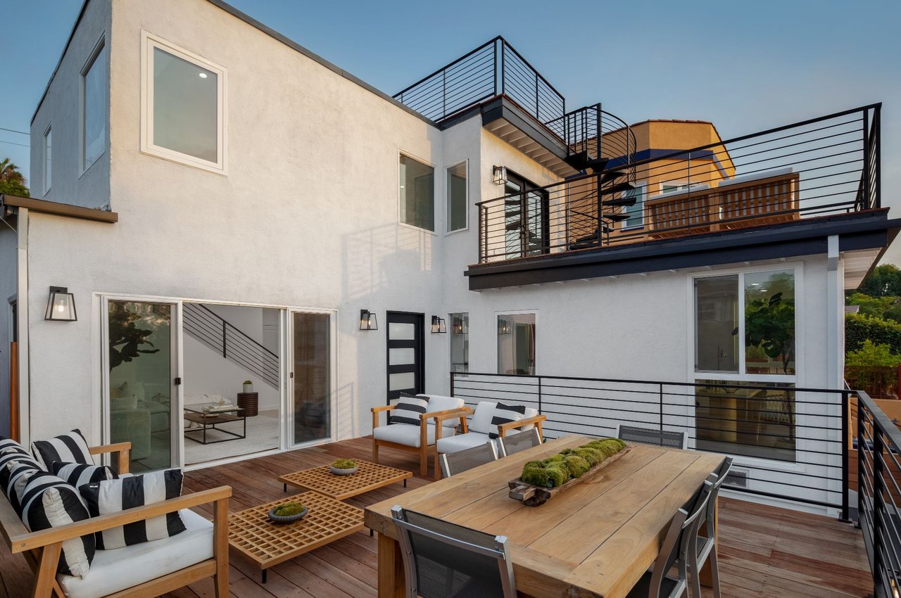 574 Mount Holyoke Ave