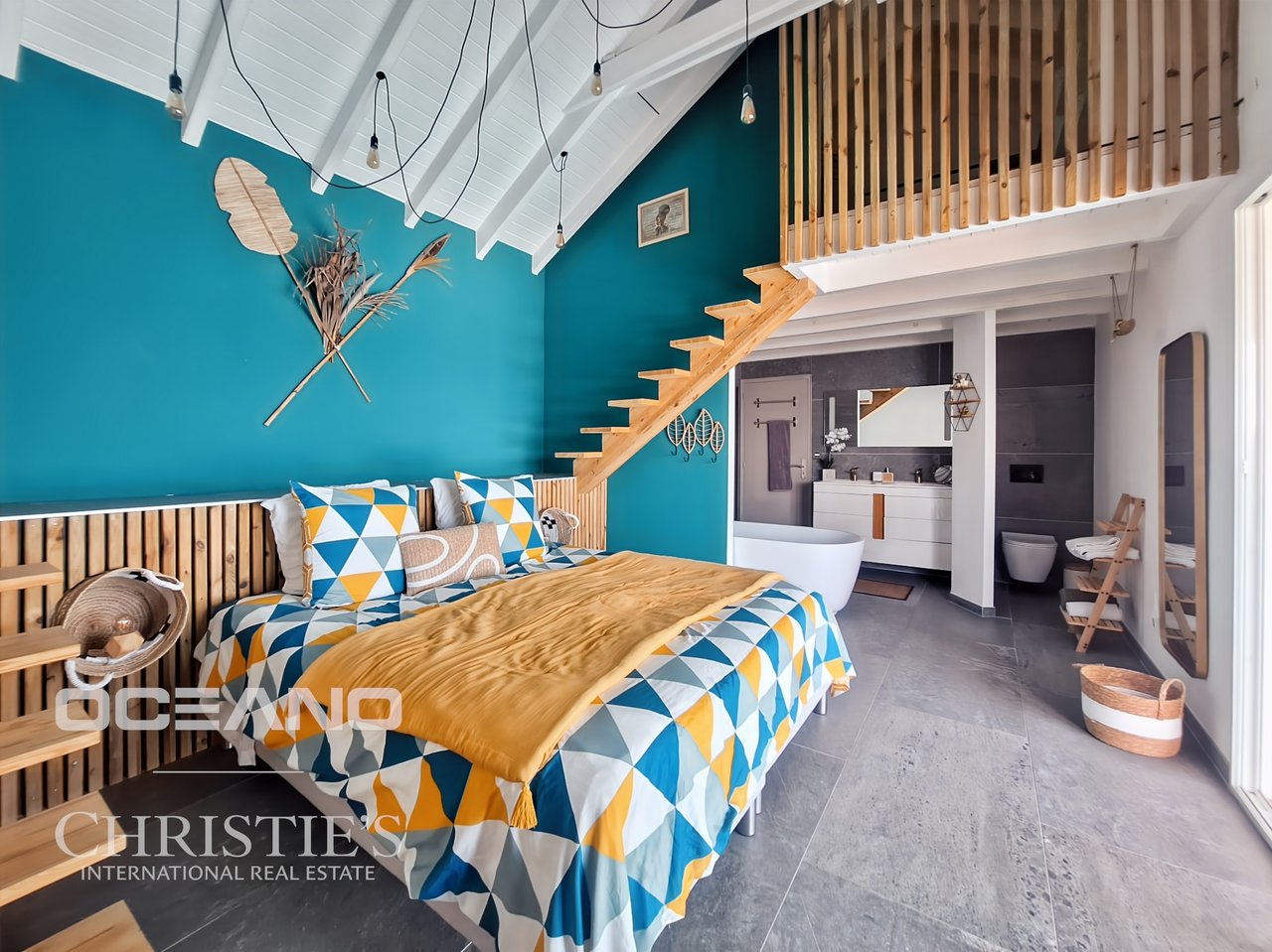 Sea View Villa + 2 Bedroom Apartment – Sought-After Area