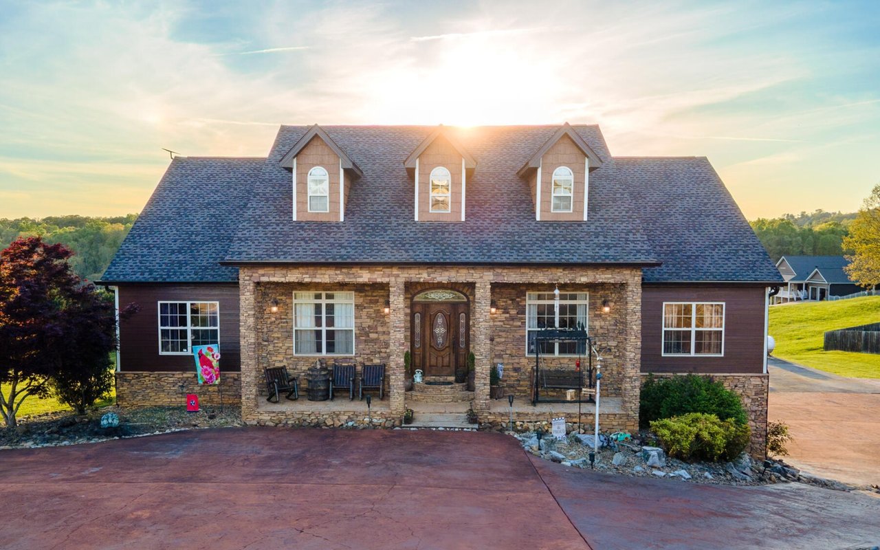 Wallace Luxury Spotlight | 2869 Luther Catlett Circle Sevierville, TN 37876