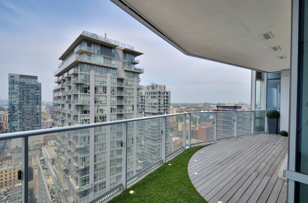 Suite 3003- 180 University Ave