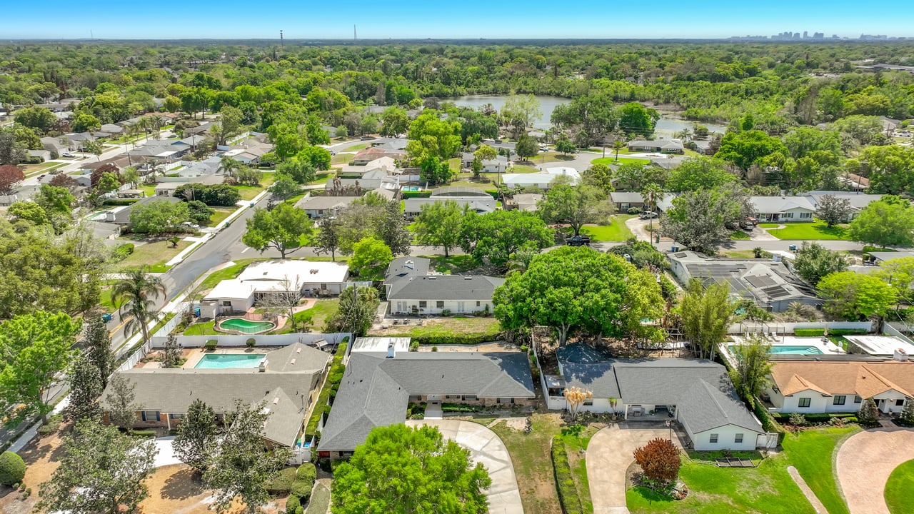 Mid-Century Modern 4-Bedroom in Dommerich Hills, Maitland