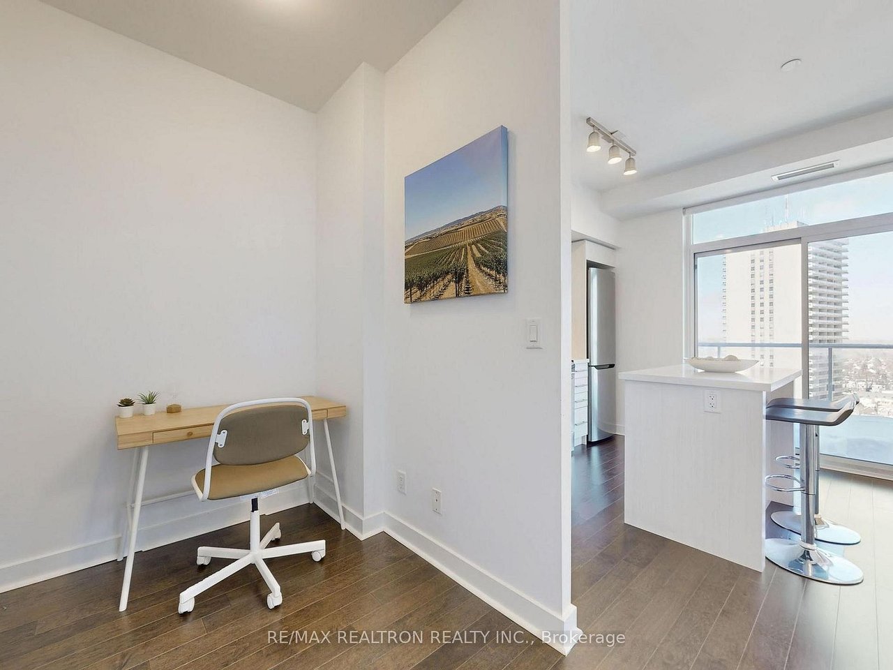 PENTHOUSE ON ENGLINGTON CROSSTOWN LRT